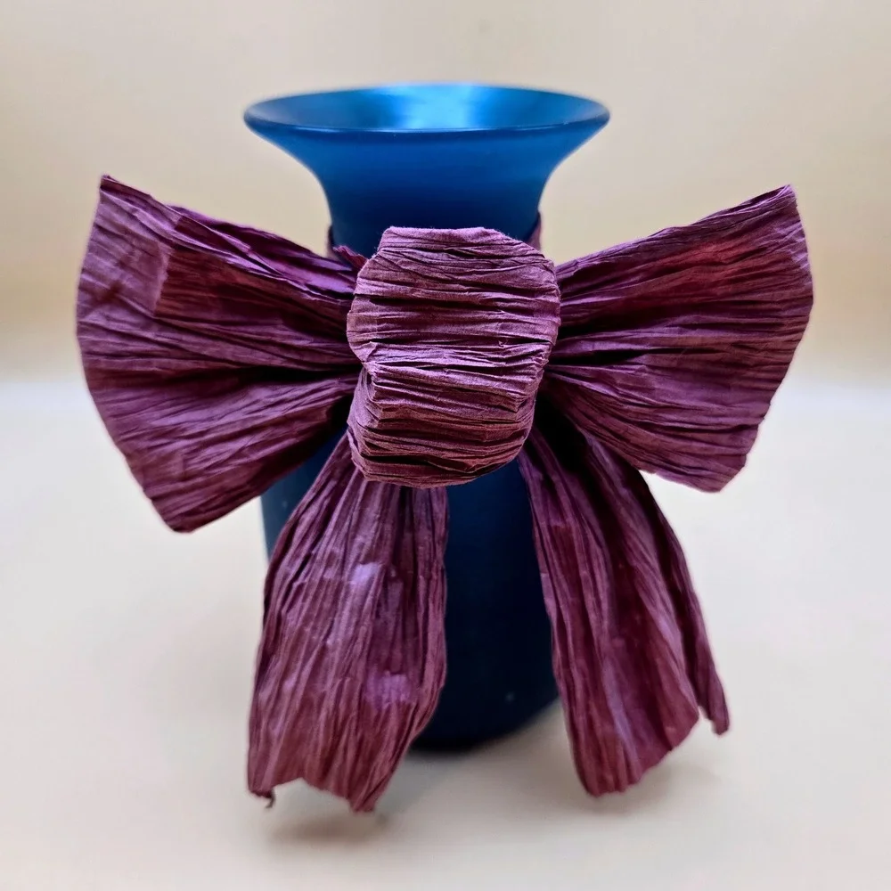 Alexander Julian Hand Blown Blue Frosted Glass‎ Vase Burgundy Raffia Bow 7 Inch